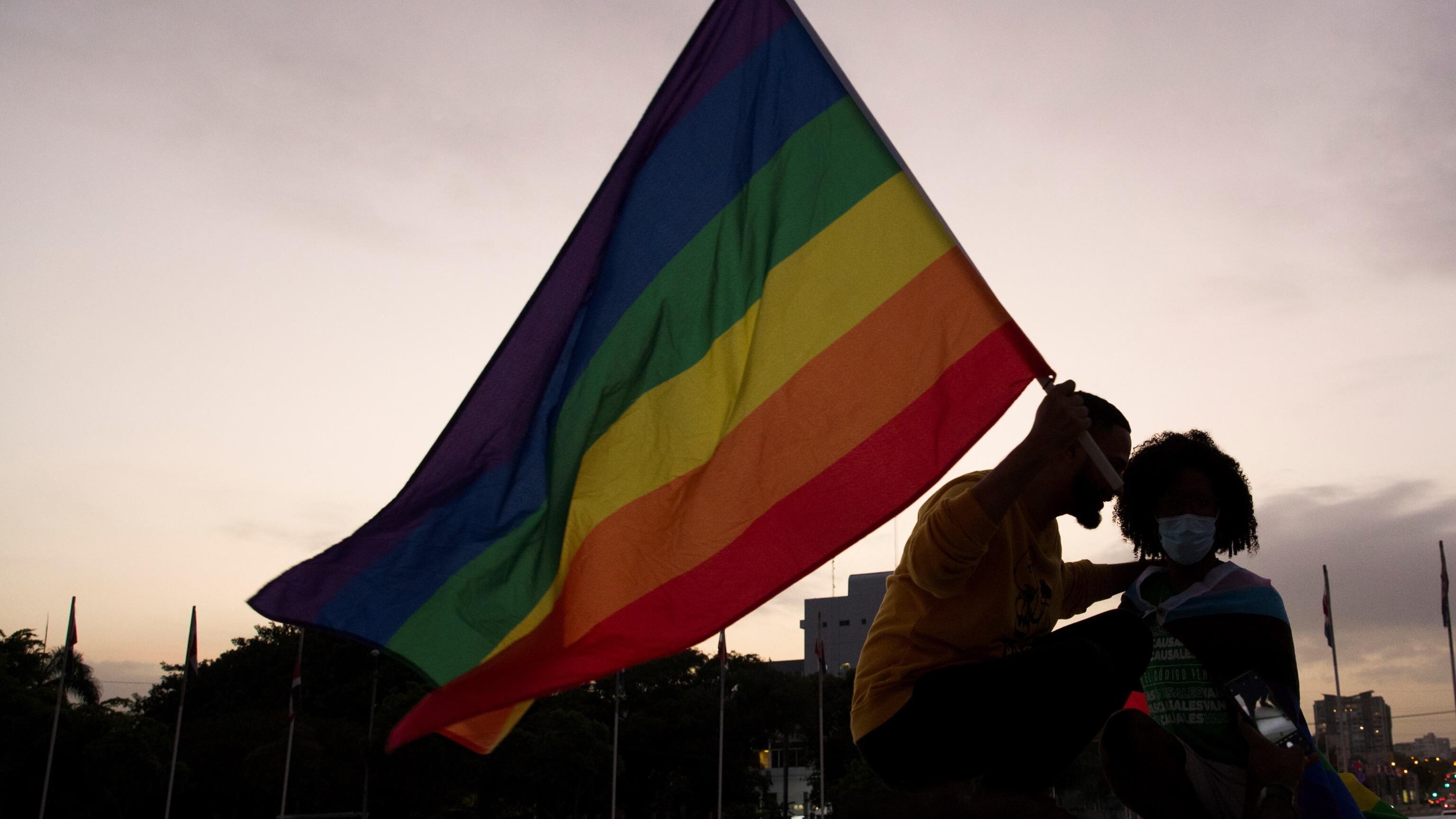 Se il taser va bene solo con il permesso della comunità Lgbt