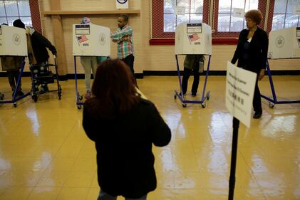 Gli Stati Uniti ai seggi tra voto elettronico e code 9