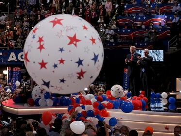 La Famiglia si stringe intorno a Trump 5