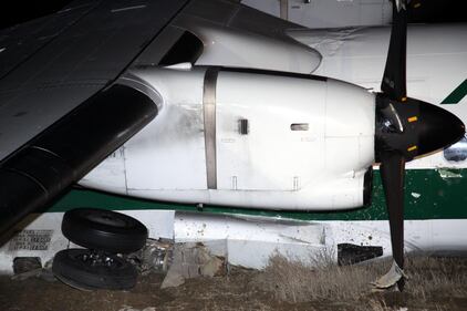 Fiumicino, aereo col carrello spezzato 1