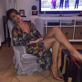 Cristina Buccino in microbikini pubblicizza il suo sito 12