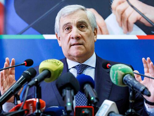 "Congresso il 23 e 24 febbraio". Tajani detta il futuro di Forza Italia