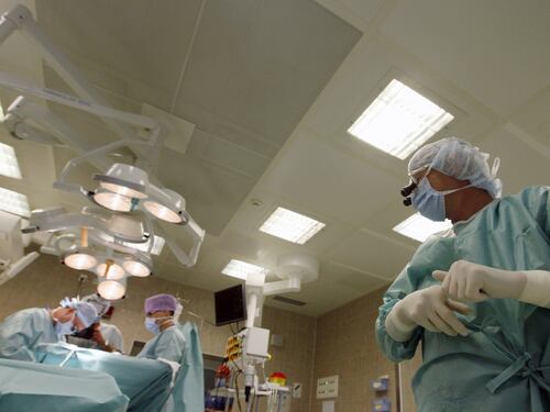 Malasanità, medici scambiano un'infezione mortale per tonsillite. Bimbo resta senza gambe
