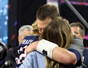 Tom Brady e Gisele Bündchen, il bacio dopo la vittoria del SuperBowl 5
