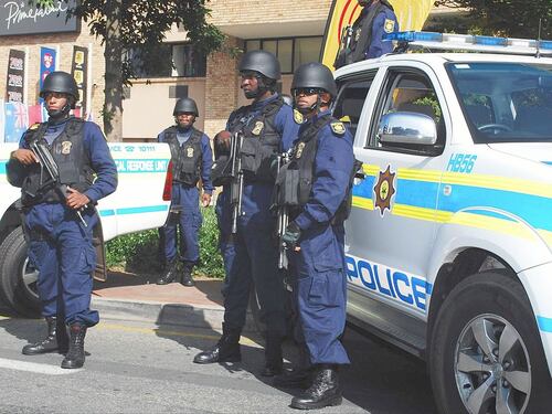 Sudafrica, donna incinta trucidata in hotel. Scatta la caccia all'uomo