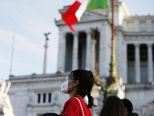 L'ambasciata bacchetta l'Italia: "Stop ad aggressioni ai cinesi"