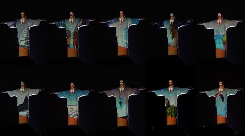 Il Cristo di Rio illuminato per l'apertura dei Giochi 1
