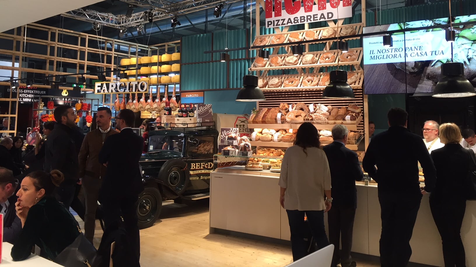 Pane e pizza, locali ibridi e macchinari food-tech