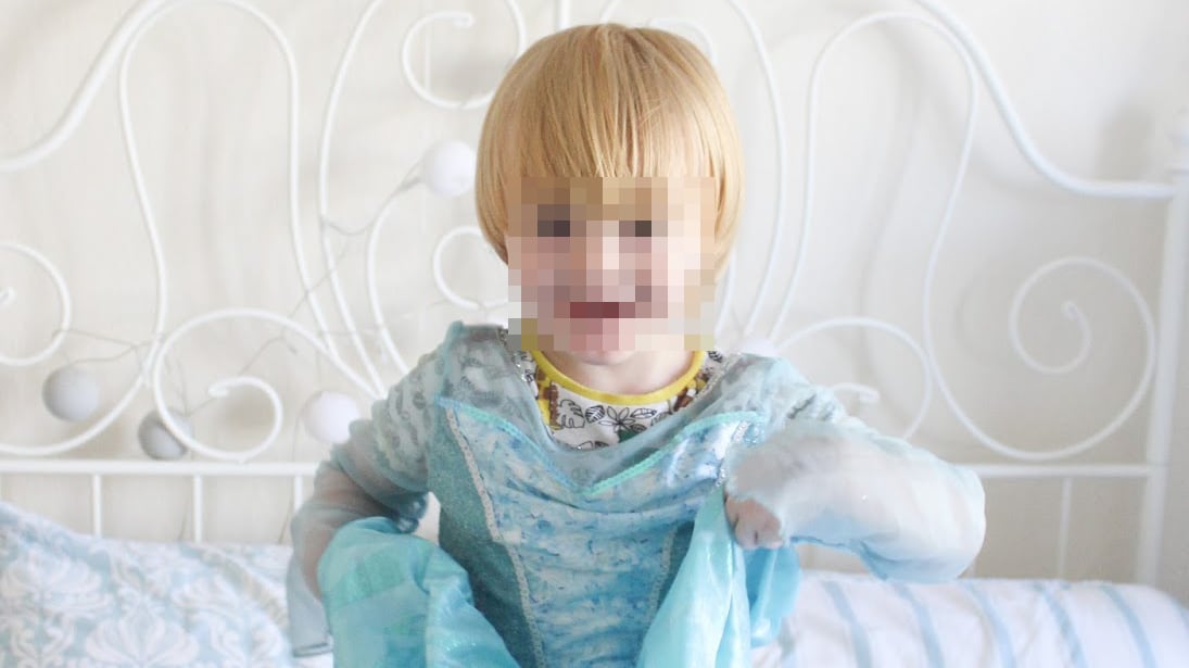 "Vietano al bimbo di vestirsi da principessa": Disneyland Paris nella bufera