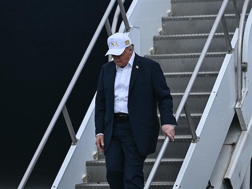 Trump vuole un’Irlanda unita: “Succederà prima o poi”. E Londra frena