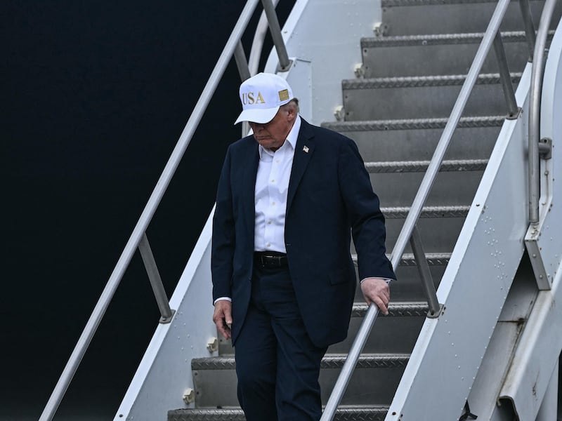 Trump vuole un’Irlanda unita: “Succederà prima o poi”. E Londra frena