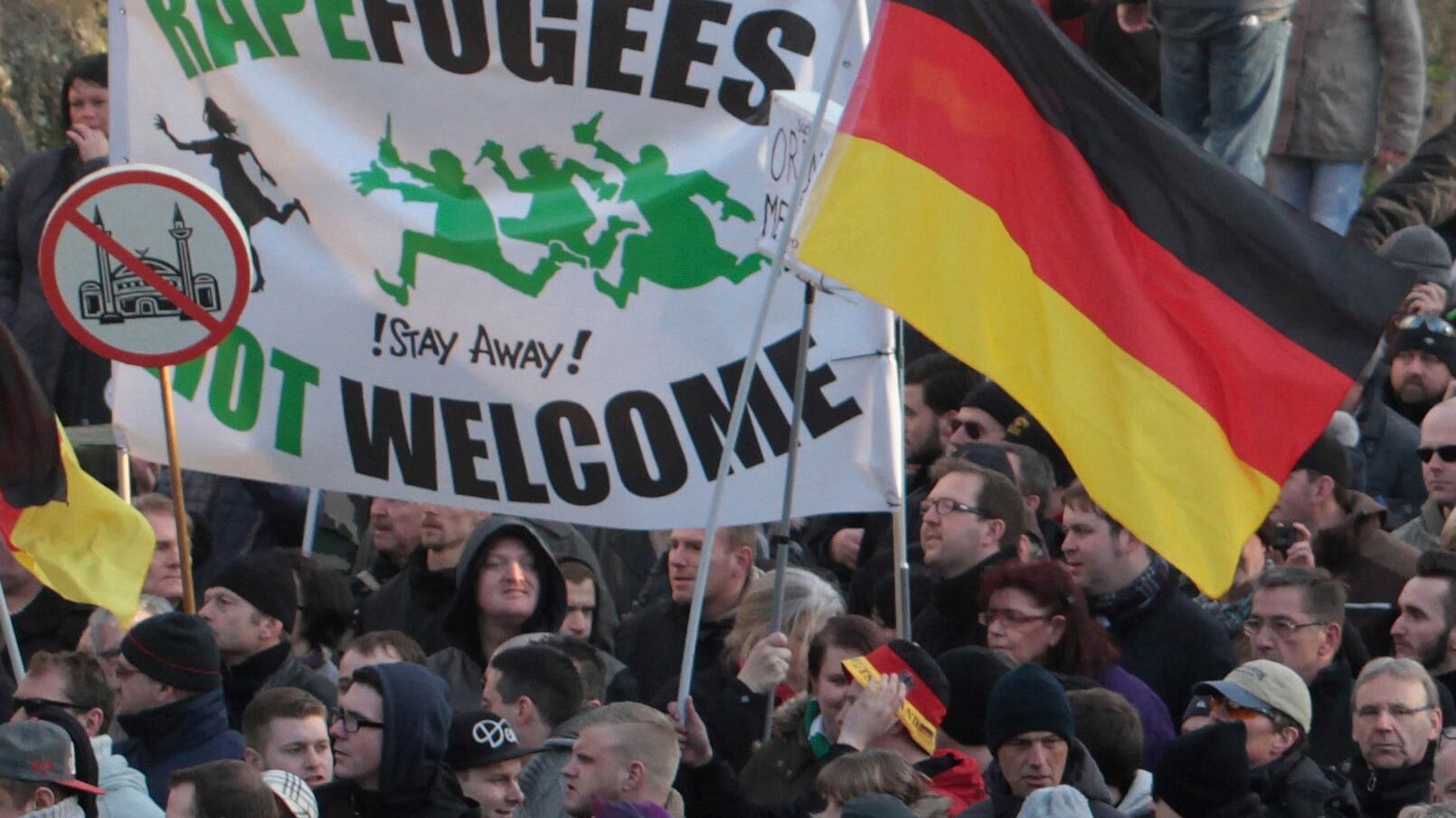 Il vertice segreto e i migranti da riportare in Africa: il piano che divide la Germania
