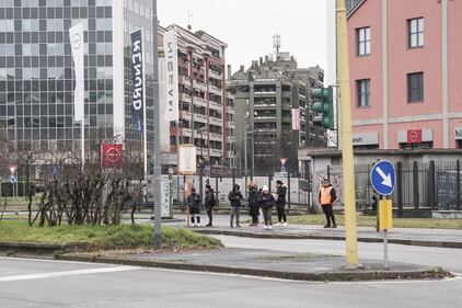 Uomo morto e mutilato sui binari della metro a Milano: le immagini 1