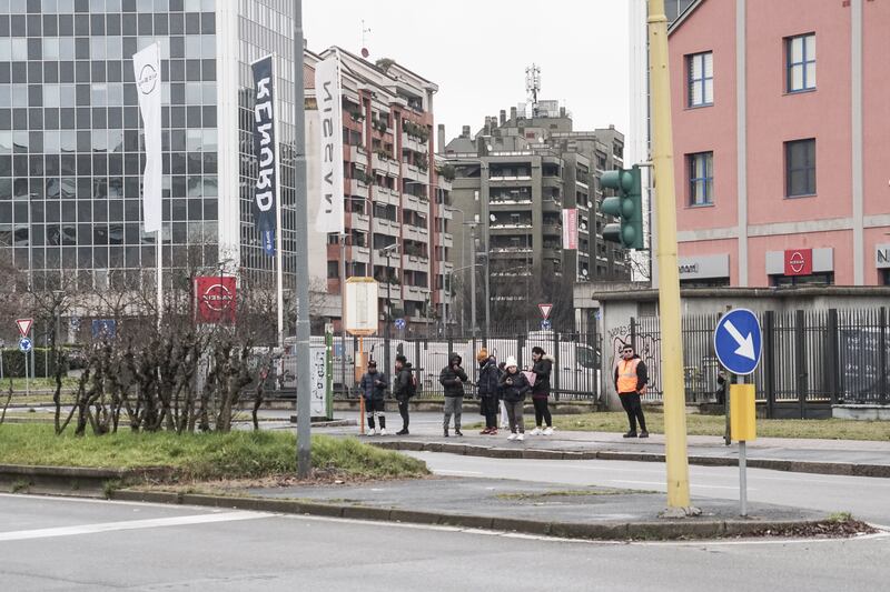 Uomo morto e mutilato sui binari della metro a Milano: le immagini 1
