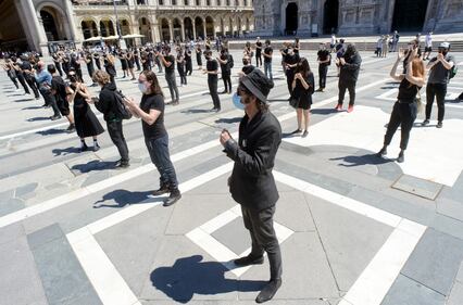 Flash mob a Milano: da Levante a Diodato artisti in piazza per i lavoratori dello spettacolo 11