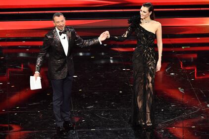 La top model Vittoria Ceretti sul palco di Sanremo 1