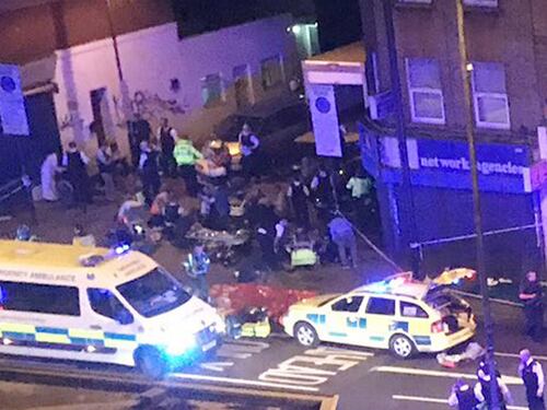 Londra, fuori dalla moschea dopo l'attacco