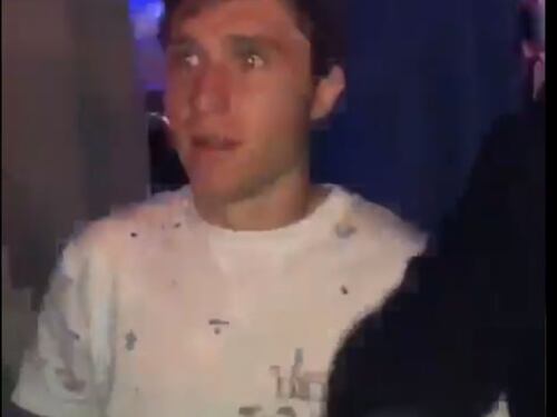 Chiesa scatenato in discoteca: l'attaccante della Juventus è su di giri