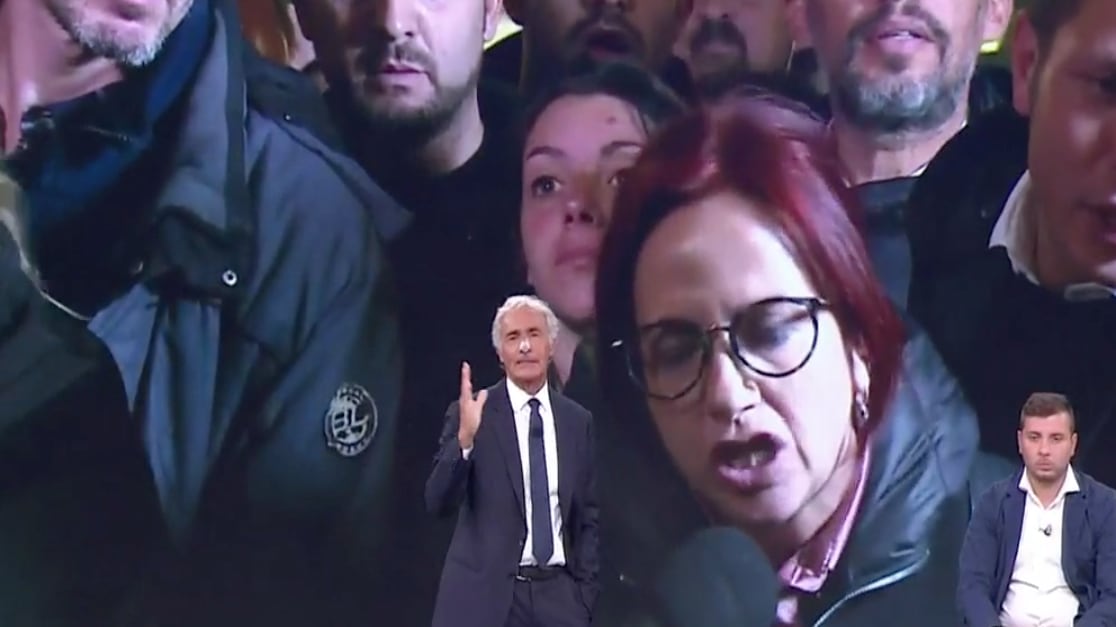 "Siete dei criminali...". In studio scoppia il caos