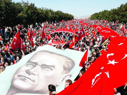Un milione in piazza per la Turchia laica