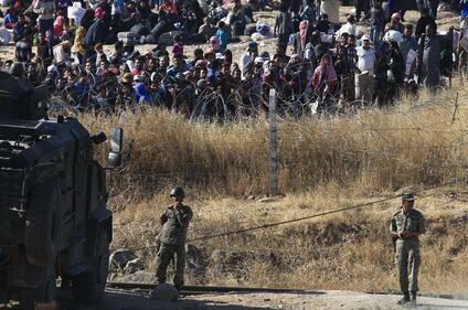 I profughi siriani si ammassano alla frontiera 5