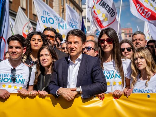 Conte pacifista si candida a premier