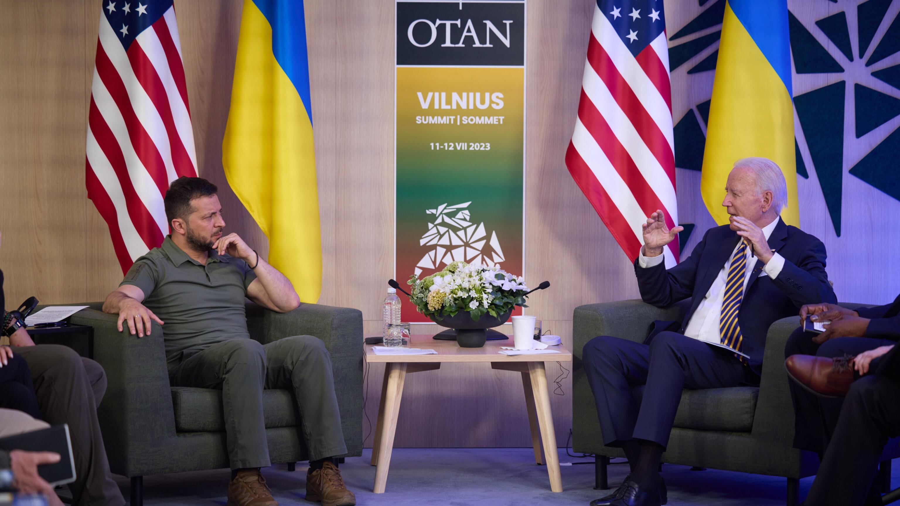 "Vladimir...". L'ennesima gaffe di Biden fa infuriare Zelensky