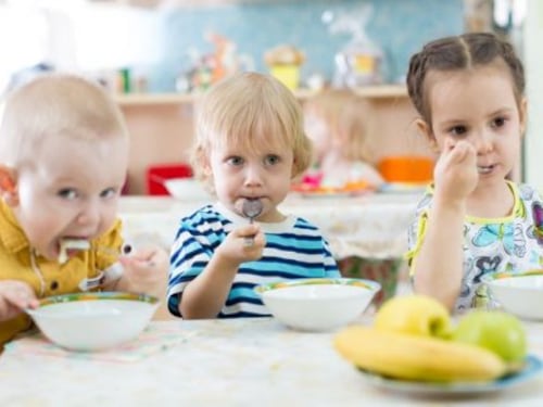 Il no dei pediatri alle diete vegane sotto i 5 anni