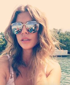 Elisabetta Canalis sexy in spiaggia 11