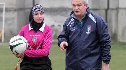 Chahida, il primo arbitro donna con il velo 5