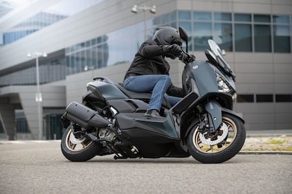 Yamaha XMAX 300 Tech Max: guarda la gallery 9