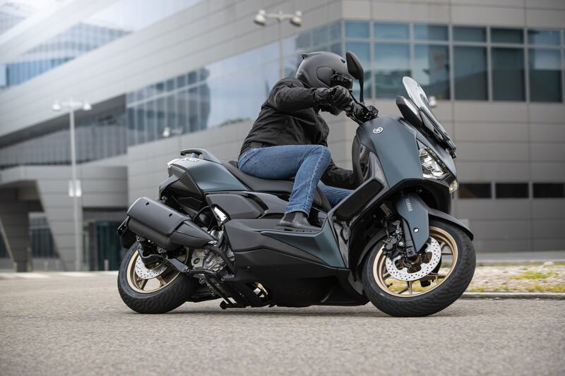 Yamaha XMAX 300 Tech Max: guarda la gallery 9