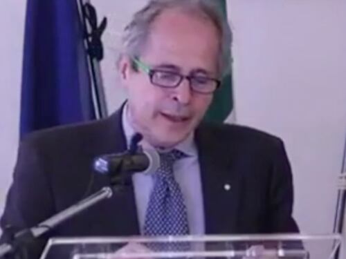 Crisanti contro Zangrillo: "Fosse venuto a Vo’ a gennaio avrebbe detto che il virus clinicamente non esisteva"