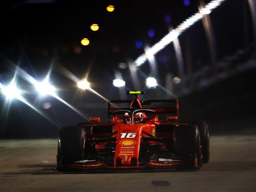 Formula Uno, Leclerc in pole position a Singapore. Terzo Vettel