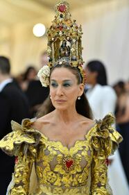 Met Gala 18: Sarah Jessica Parker, solo trucco sul viso? 1