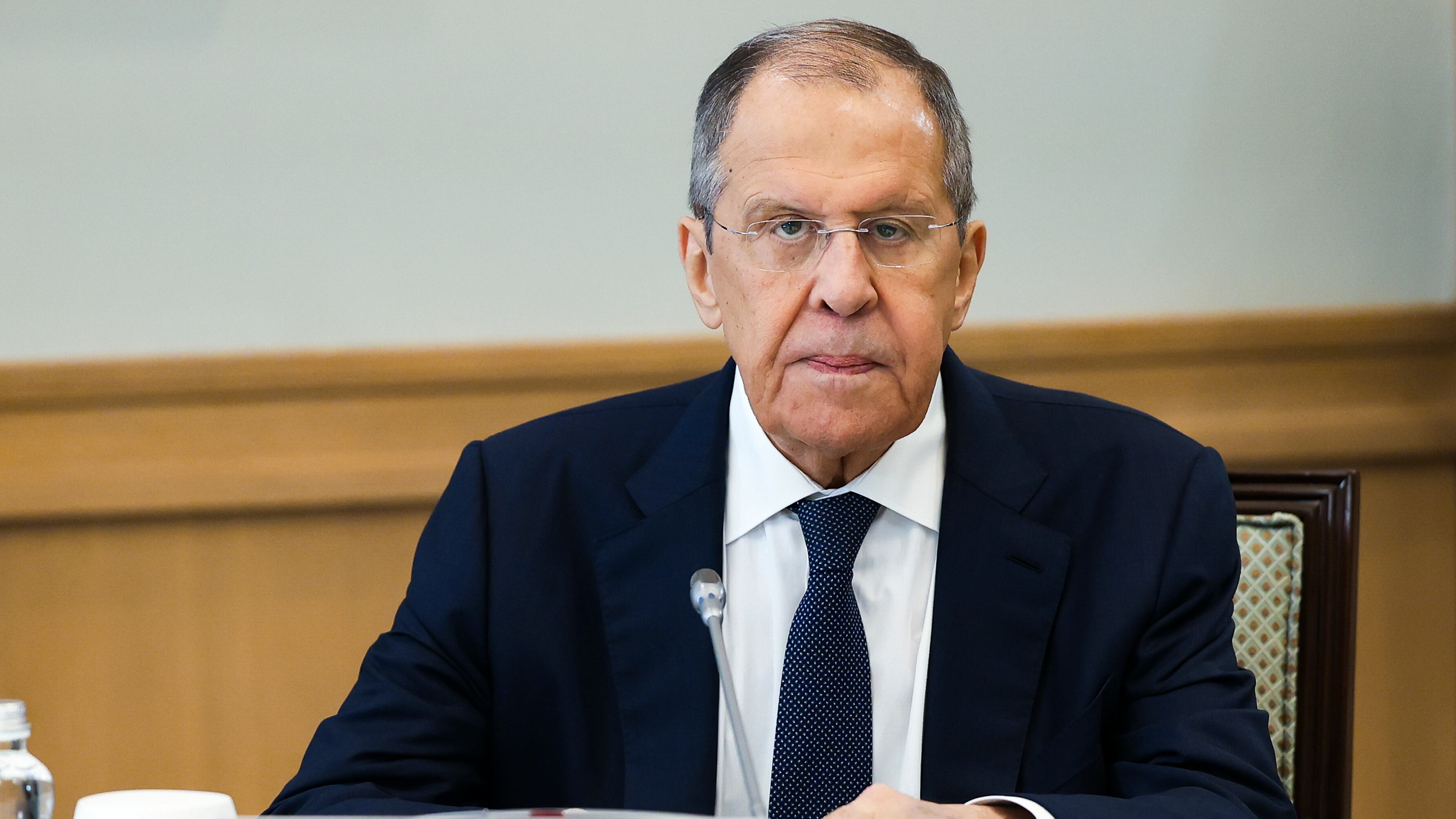 Lavrov torna sulla scena: "Pronto a vedere Rubio". Le allusioni sui territori e la minaccia sugli asset