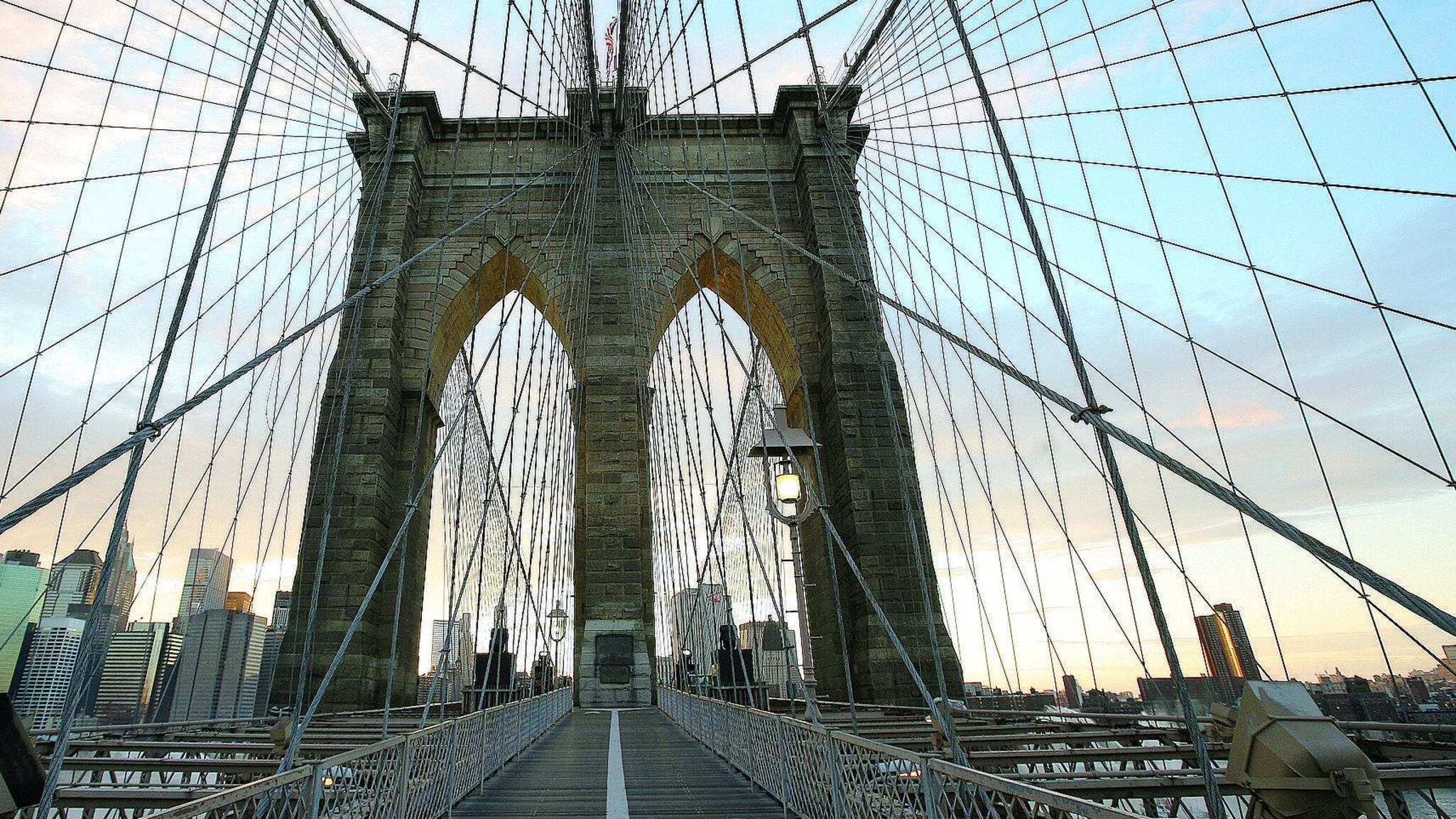 Un lunghissimo ponte per fare shopping nella New York di Natale