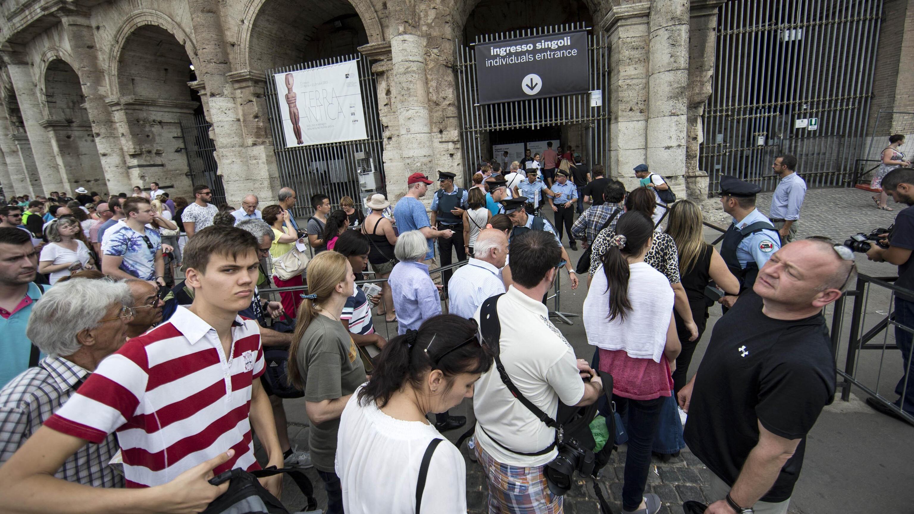 I monumenti chiusi per sciopero. Rabbia dei turisti a Roma e Firenze