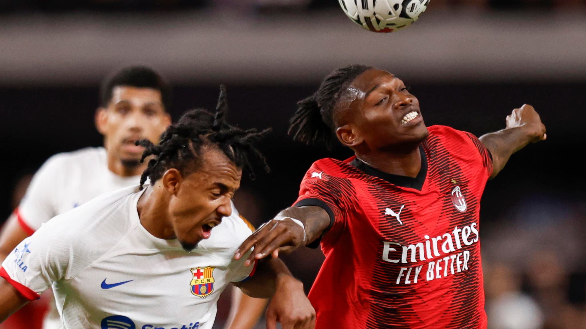 Il Milan sconfitto di misura (0-1) col Barcellona: brillano Leao e Reijnders