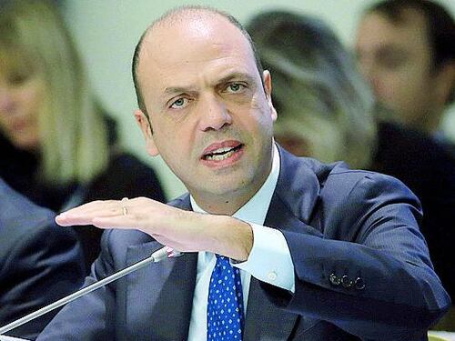 Terrorismo, Alfano: "Da dicembre espulsi 21 sospettati radicalismo violento"