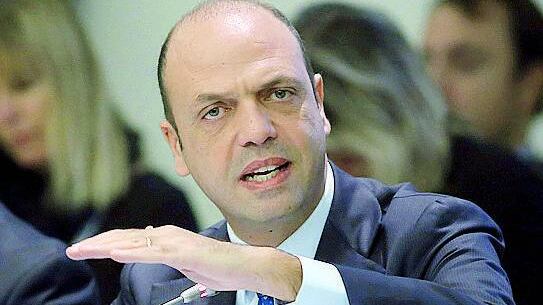 Terrorismo, Alfano: "Da dicembre espulsi 21 sospettati radicalismo violento"