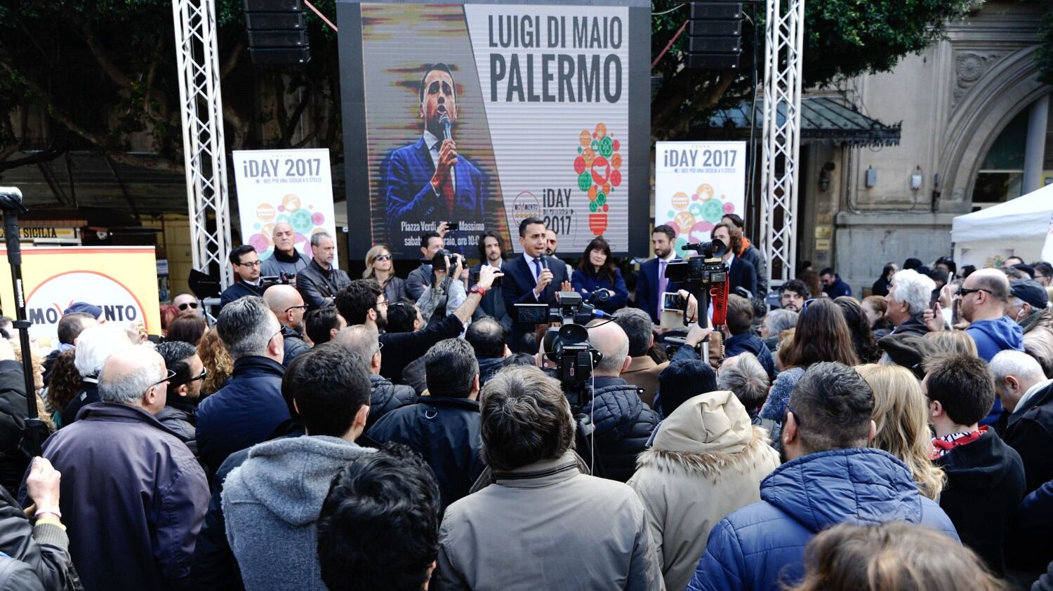 Palermo, firme false: 15 grillini a giudizio