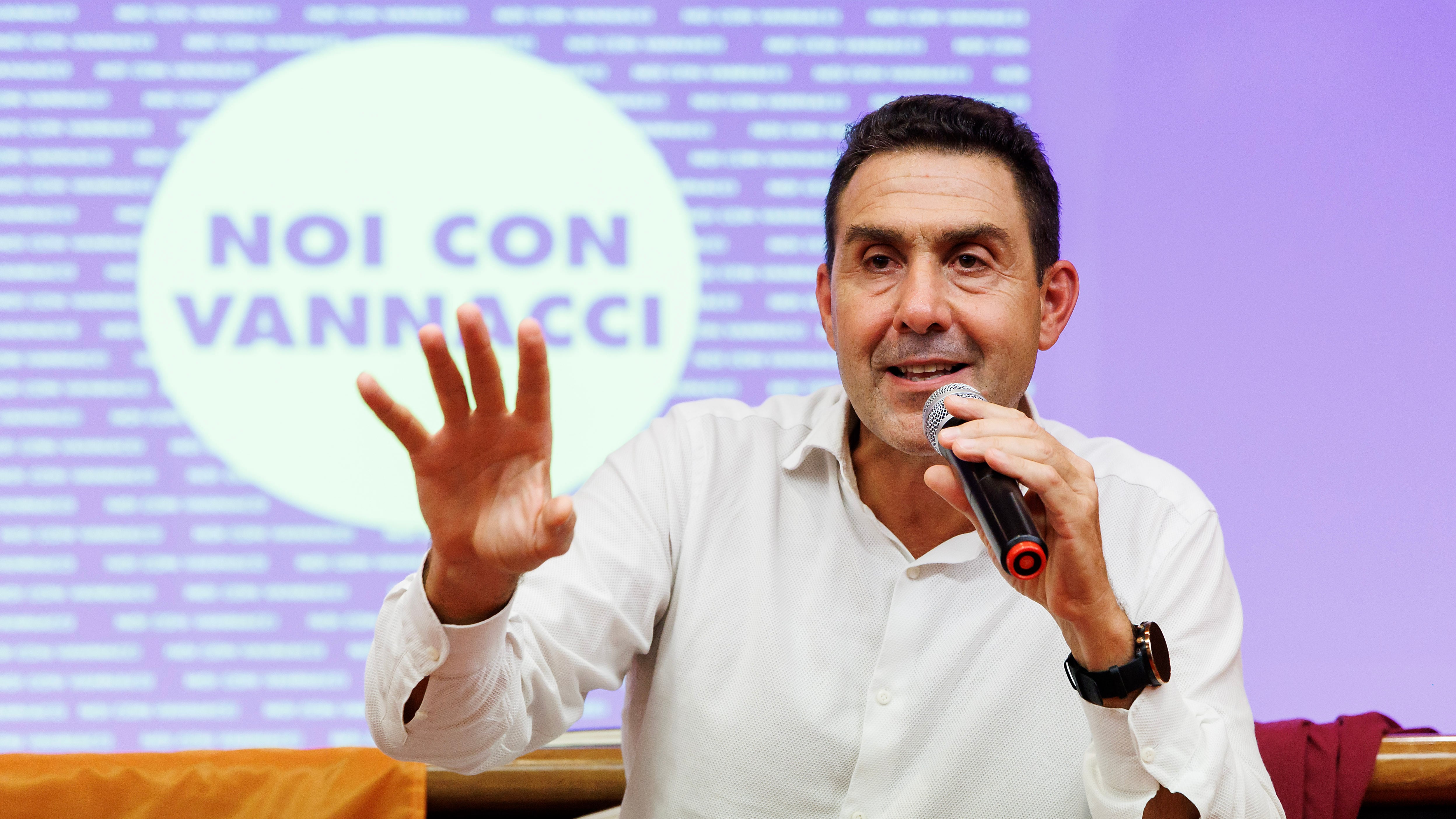 La campagna social di Vannacci per il candidato romeno filo-Putin