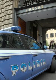 Evacuata la sede Consob di Milano 8