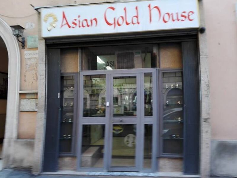 Il centro storico di Roma in mano ai cinesi e agli arabi 6