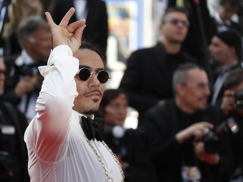 Perdite milionare e ristoranti che chiudono i battenti, scricchiola l'impero di Salt Bae