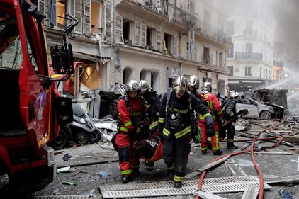 Paura a Parigi: forte esplosione in centro 5