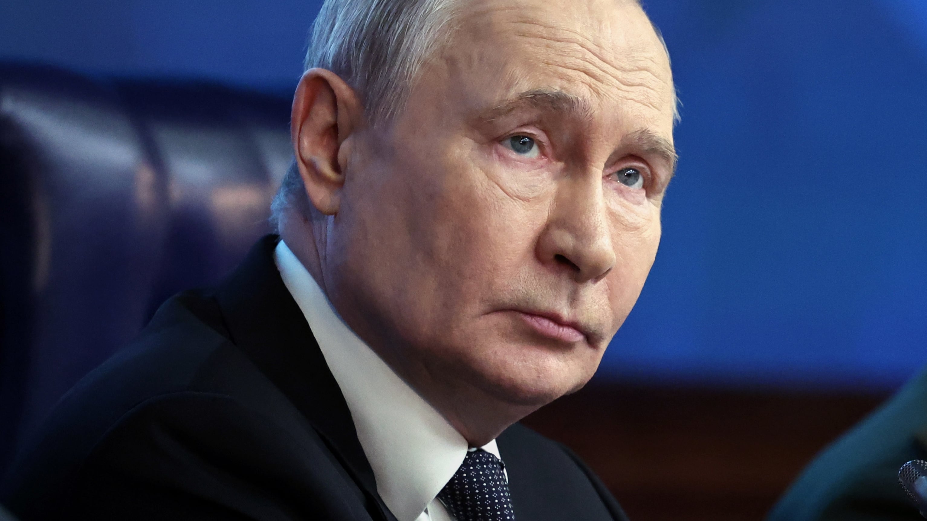 Bombe e menzogne: la Russia di Putin continua la guerra e finge di negoziare
