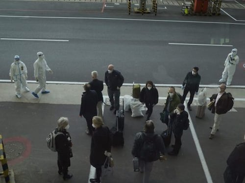 Gli ispettori dell'Oms arrivano a Wuhan. Pechino blocca due "sospetti" positivi