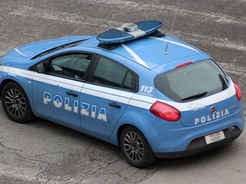 Brescia, cieco ai domiciliari ruba un'auto e per scappare dalla polizia si butta nel Naviglio